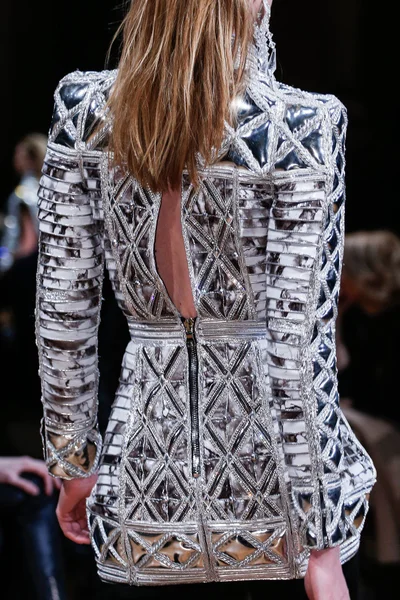 Look 27
